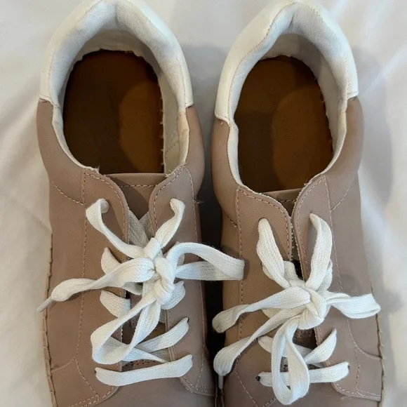 Women's Casual Tan Sneakers - Picture 3 of 6